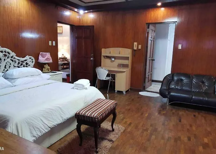 Big House In Quezon Holiday home