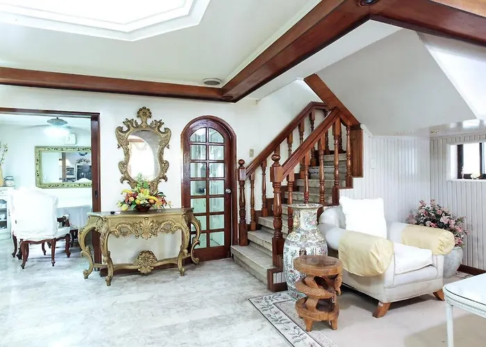 Big House In Quezon Holiday home *