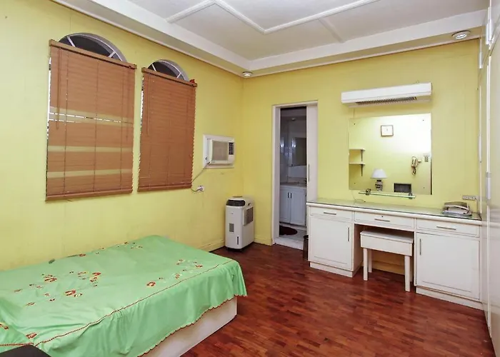 Big House In Quezon Holiday home *