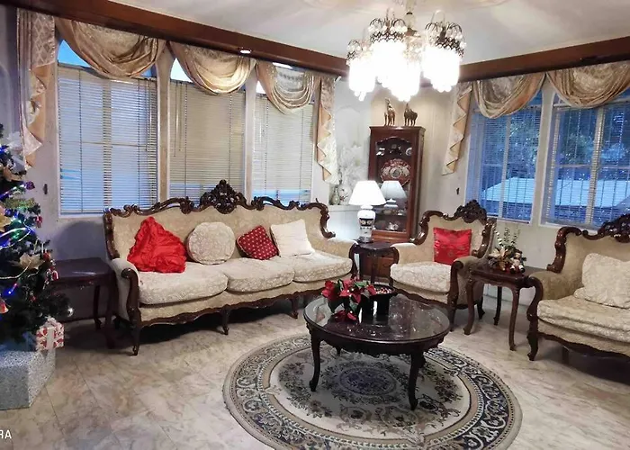 Big House In Quezon Holiday home *