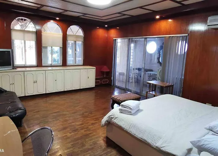 Big House In Quezon Holiday home *